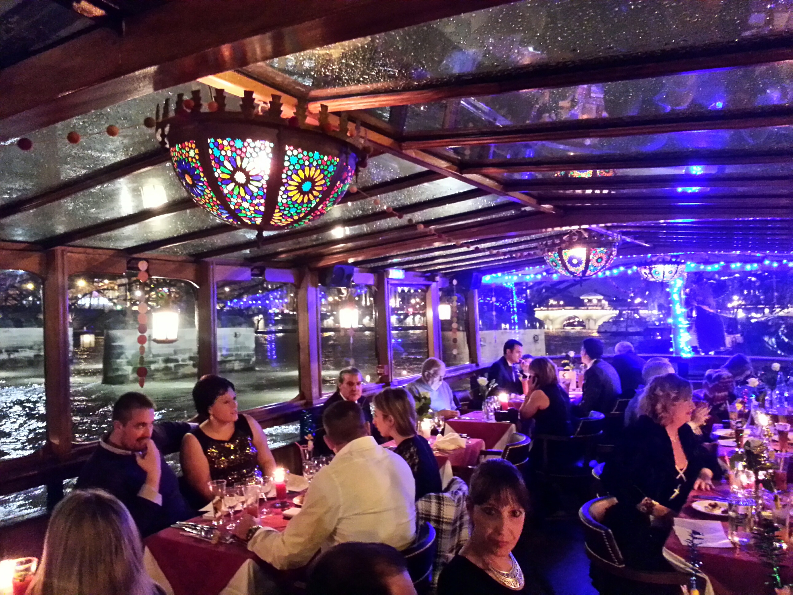 Le Calife - a glorious and and well lit dining expierence on the water